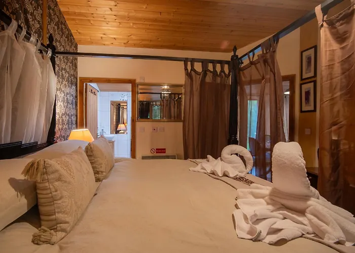 Argente - Still Rabbit - Hot Tub - Yorkshire Villa Selby